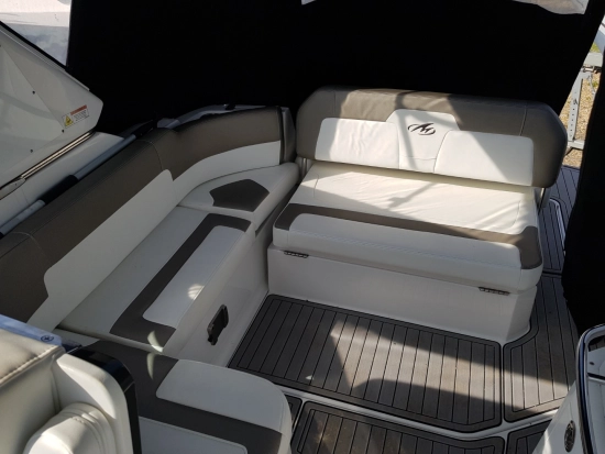 Monterey 275 Sport Yacht usata in vendita