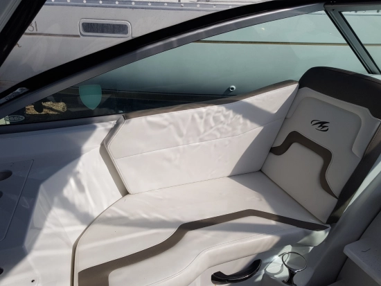 Monterey 275 Sport Yacht usata in vendita