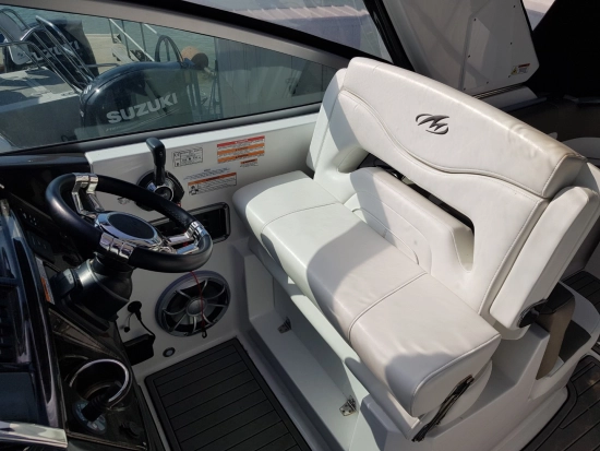 Monterey 275 Sport Yacht usata in vendita