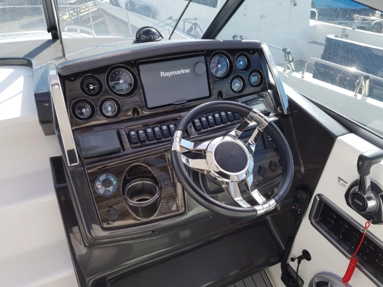 Monterey 275 Sport Yacht usata in vendita