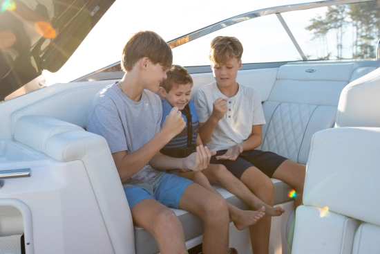 Regal 28 Express nuova in vendita