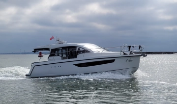 Sealine C330 usado à venda