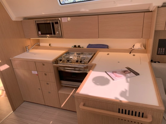 Bavaria Yachts C42 usata in vendita