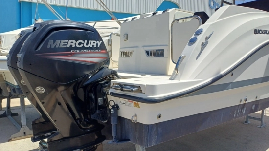 Quicksilver Activ 805 Pro Fish usado à venda