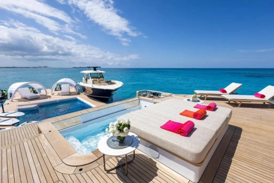 Benetti Oasis 40M Oasis 40 m usata in vendita