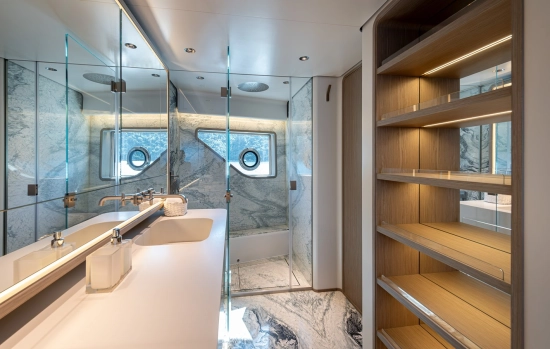 Ferretti Custom Line Navetta 30 Custom Line Navetta 30 usata in vendita
