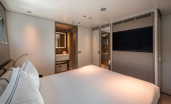 Ferretti Custom Line Navetta 30 Custom Line Navetta 30 usata in vendita