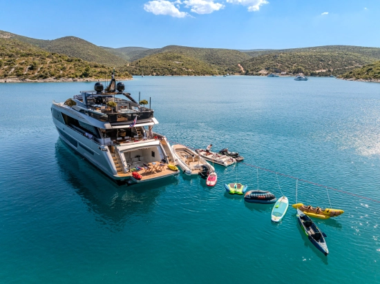 Riva 100 Corsaro novos à venda