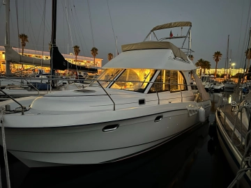 Beneteau Antares 9.80 usado à venda