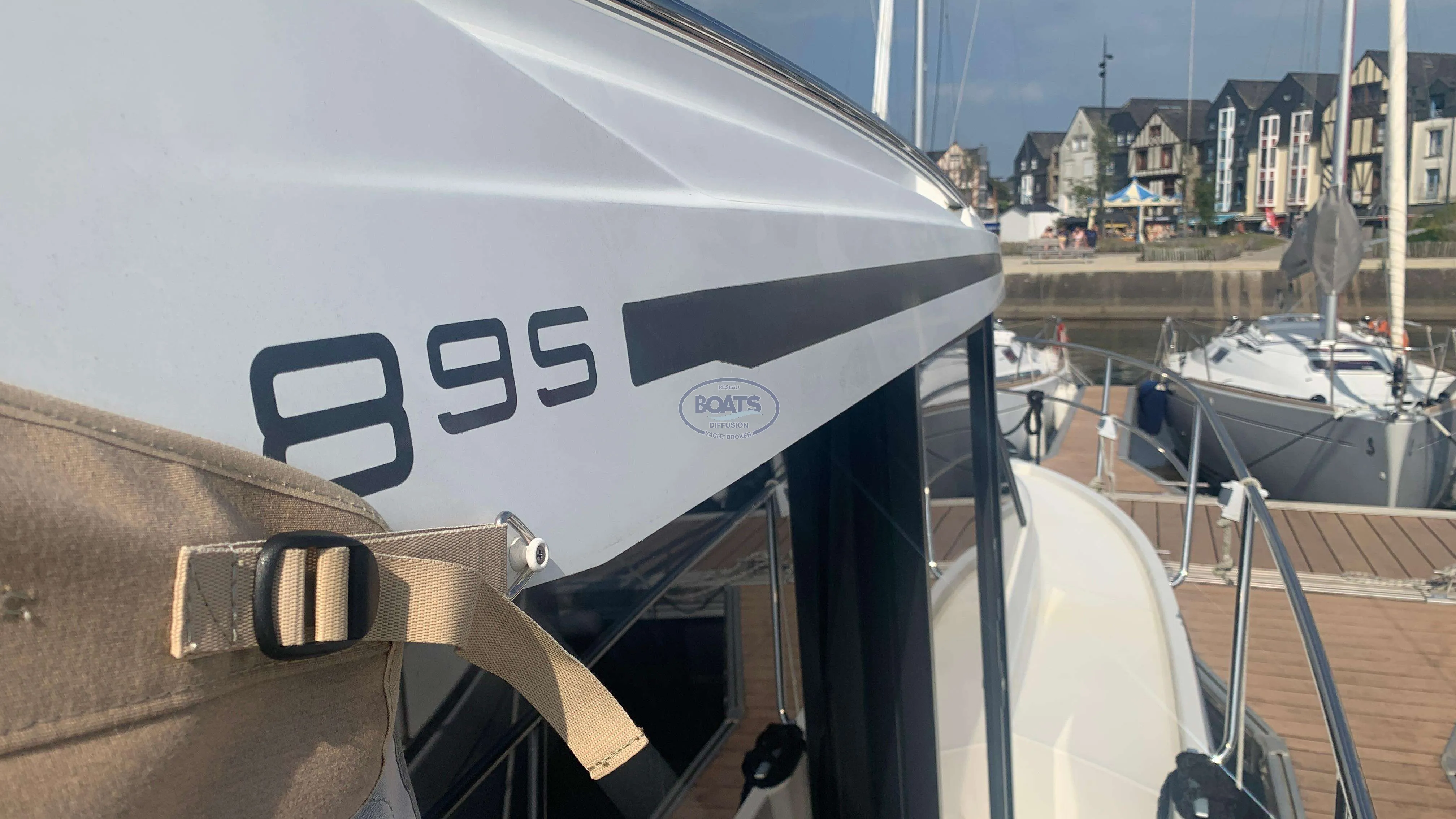 Jeanneau Merry Fisher 895 usado à venda