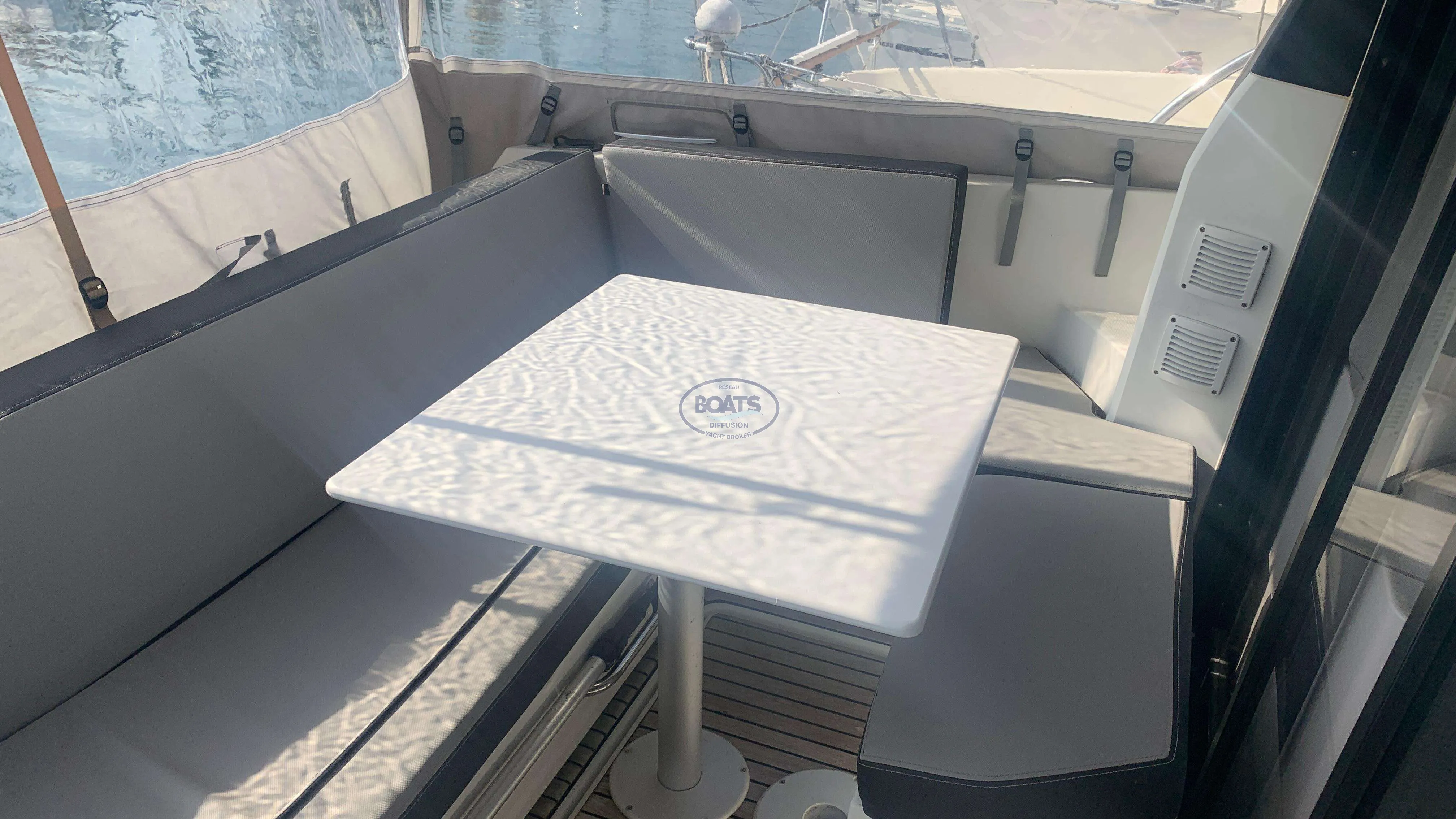 Jeanneau Merry Fisher 895 usado à venda