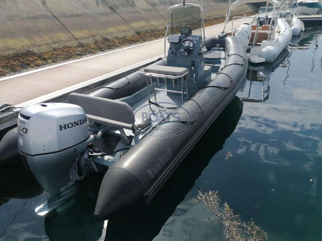 Bombard EXPLORER 700 NEO usado à venda