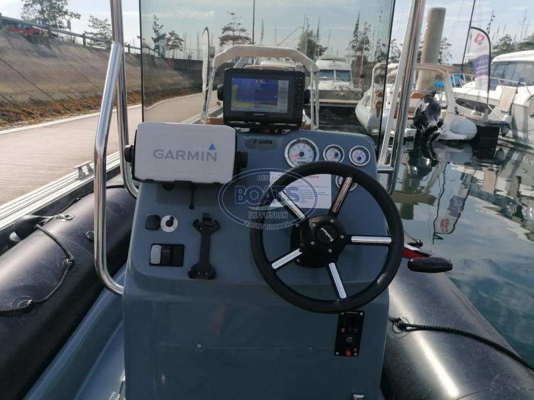 Bombard EXPLORER 700 NEO usado à venda