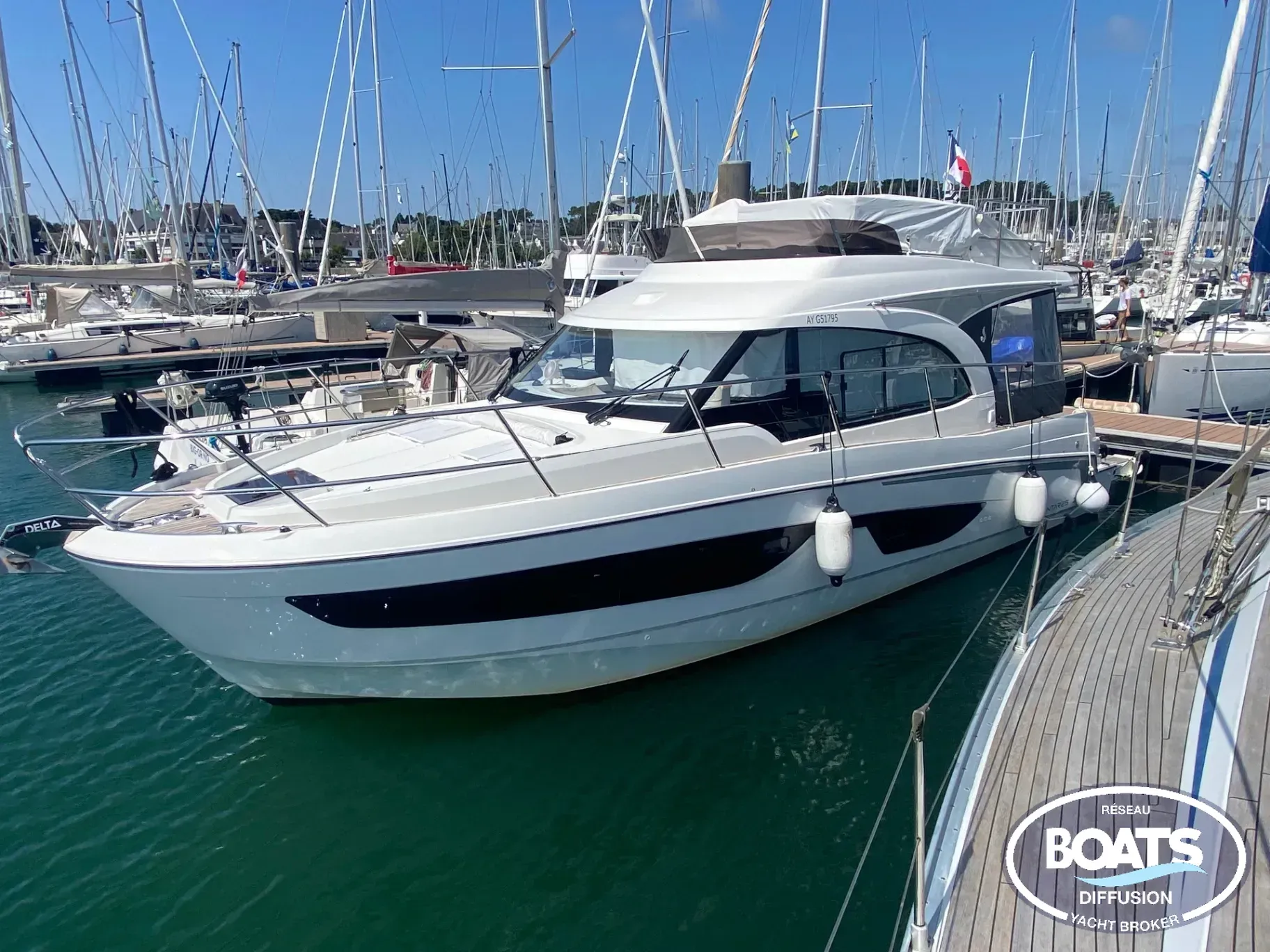 Beneteau Antares 11 Flybridge usata in vendita