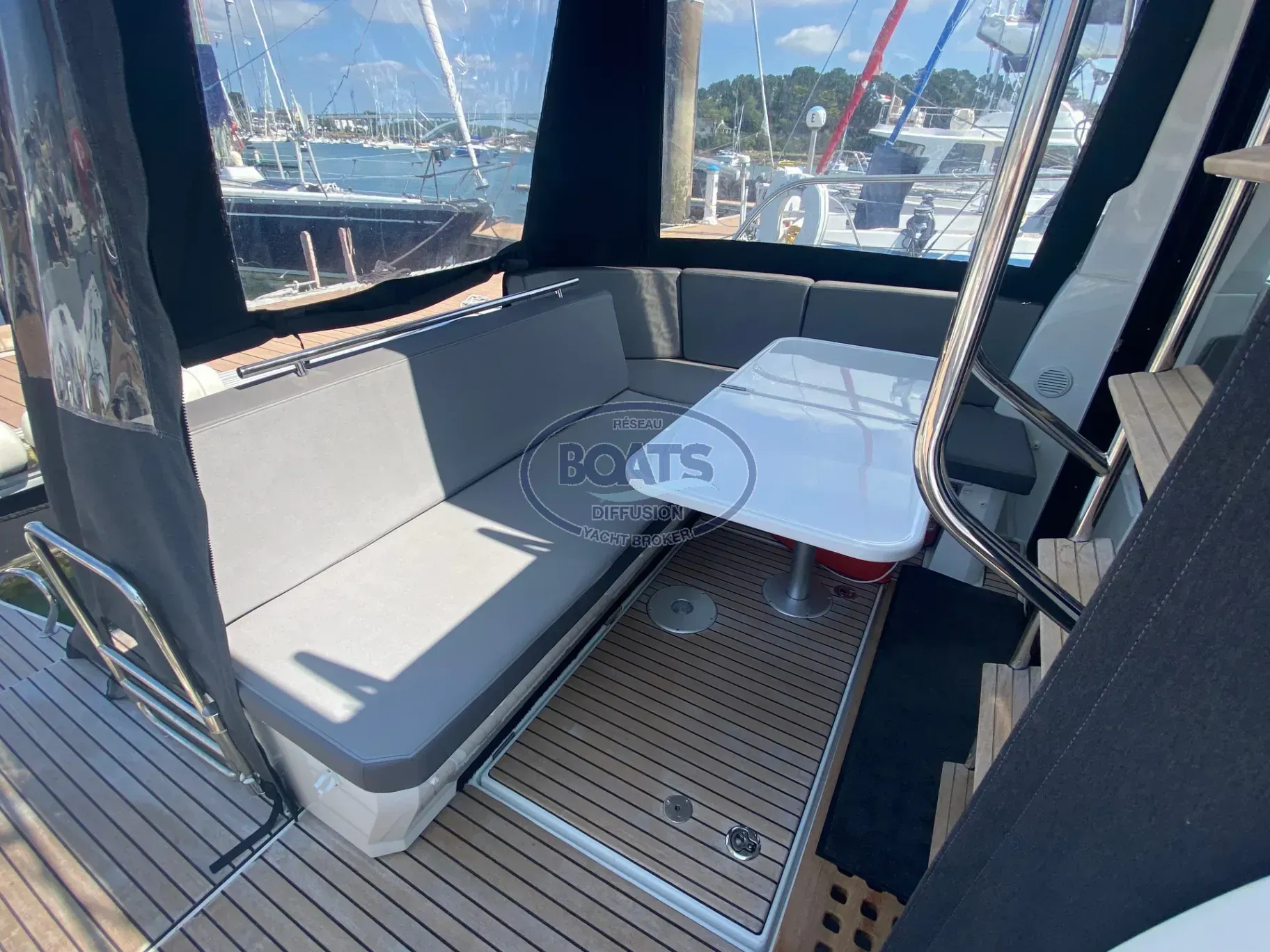 Beneteau Antares 11 Flybridge de segunda mano en venta
