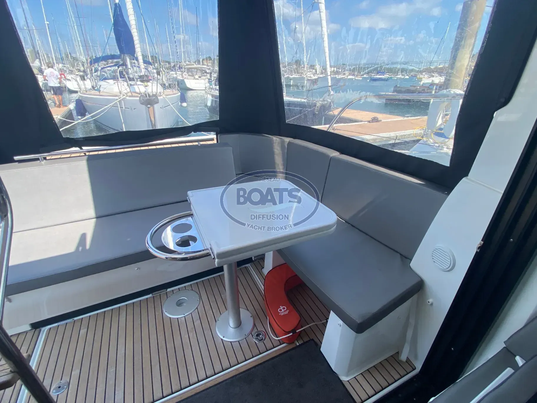 Beneteau Antares 11 Flybridge de segunda mano en venta