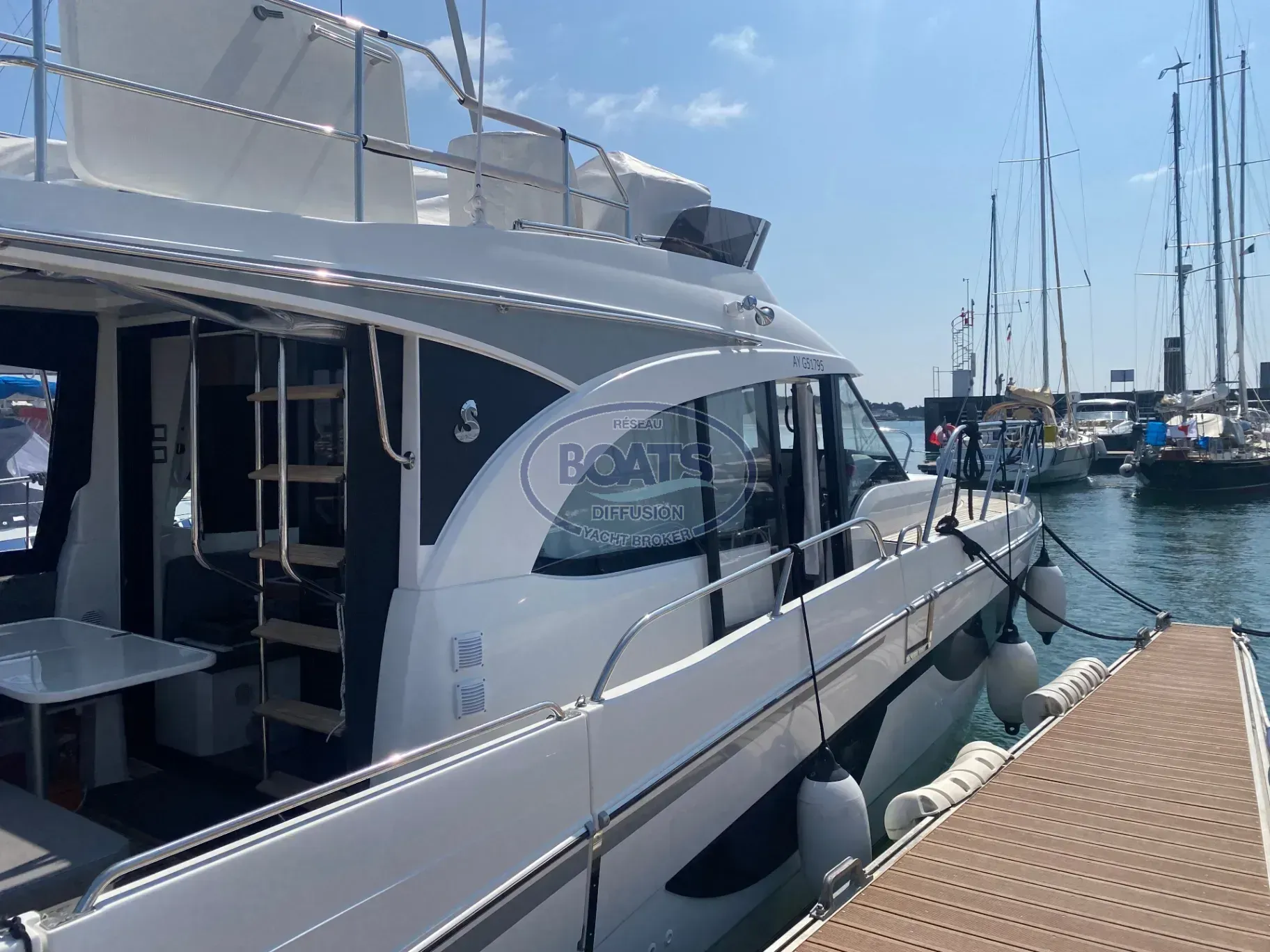 Beneteau Antares 11 Flybridge de segunda mano en venta