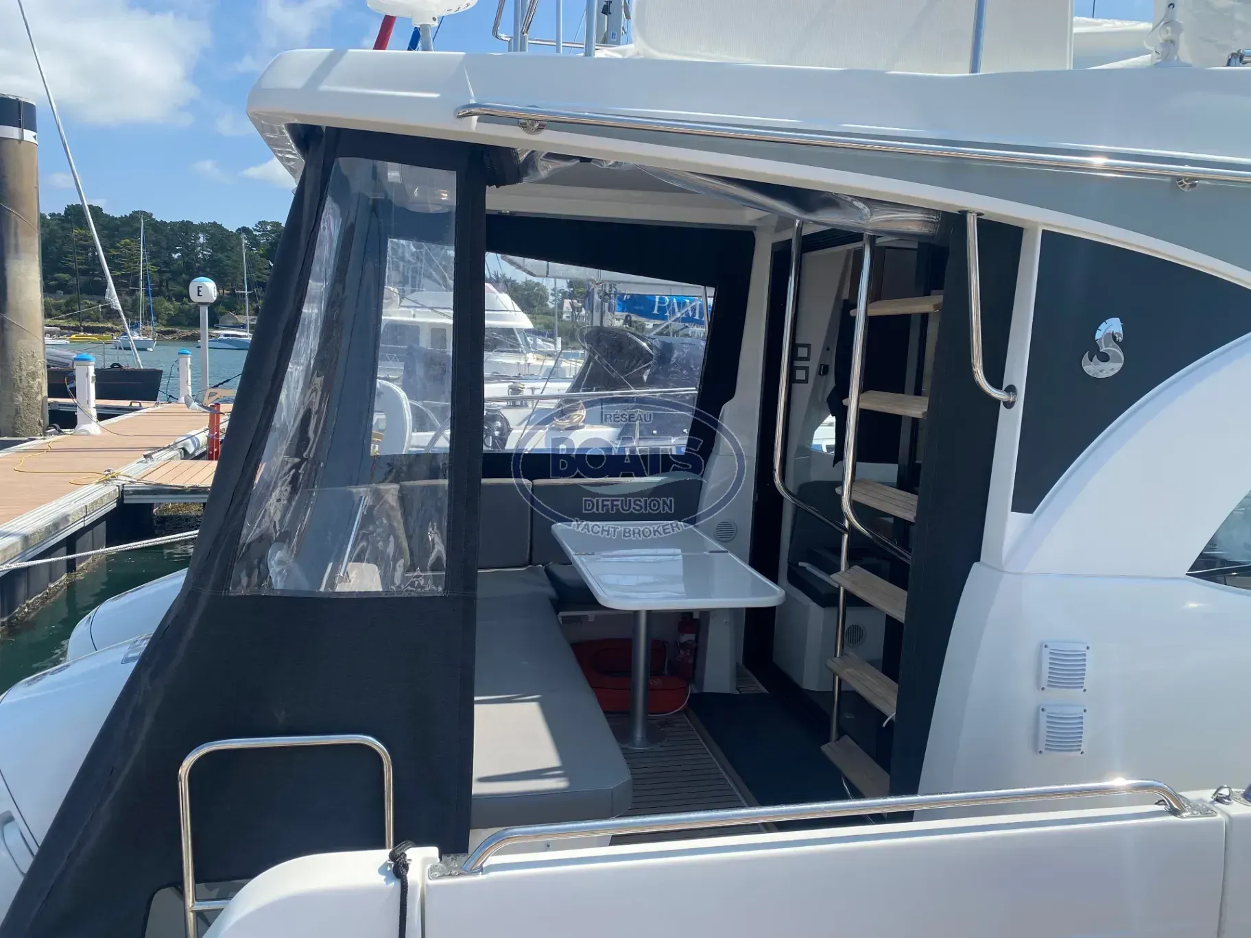 Beneteau Antares 11 Flybridge de segunda mano en venta