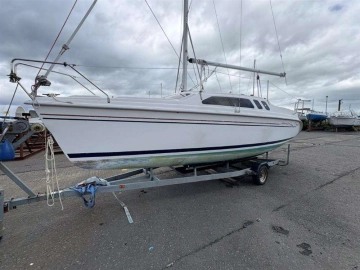 Hunter 240 LEGEND usata in vendita