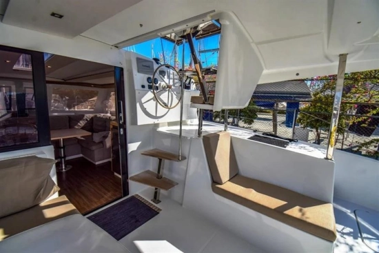 Fountaine Pajot LUCIA 40 usado à venda