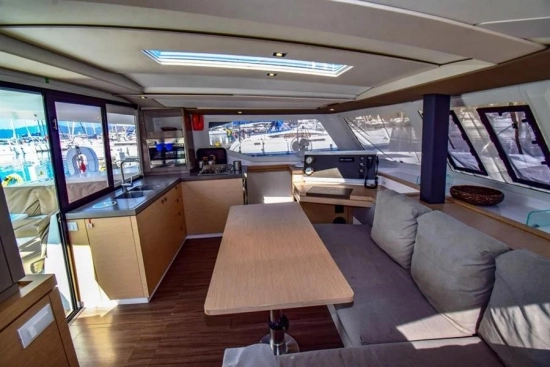 Fountaine Pajot LUCIA 40 usado à venda