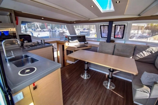 Fountaine Pajot LUCIA 40 usado à venda