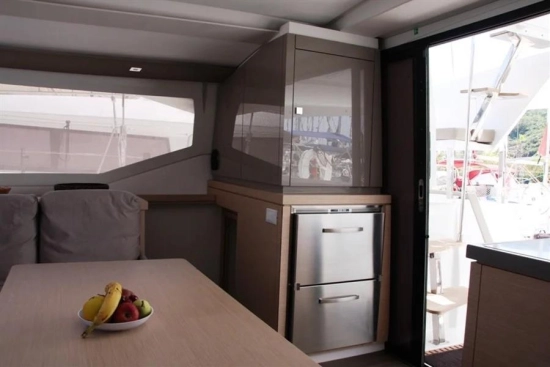 Fountaine Pajot LUCIA 40 usado à venda