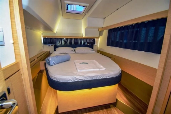 Fountaine Pajot LUCIA 40 usado à venda
