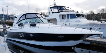 Cruisers Yachts 420 Express usata in vendita