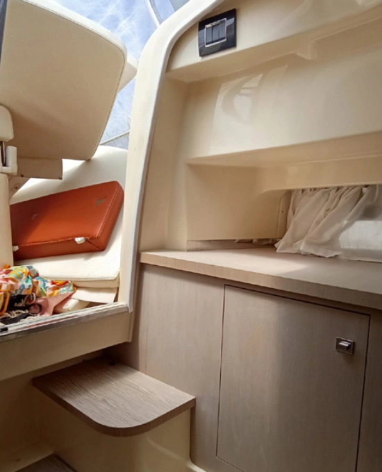 Invictus Yacht CX 240 usata in vendita