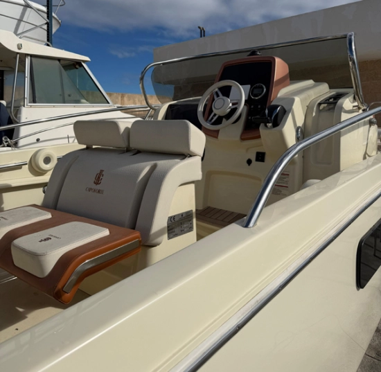 Invictus Yacht CX 240 usata in vendita