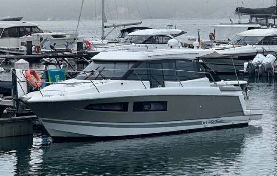 Jeanneau NC9 usata in vendita