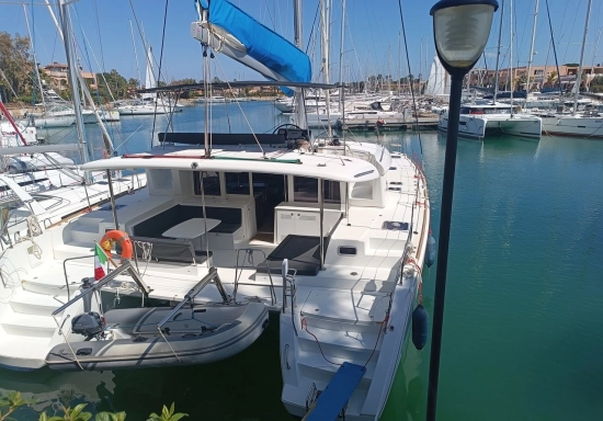 Lagoon 450F usata in vendita