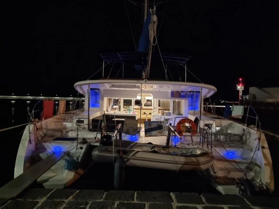 Lagoon 450F usata in vendita