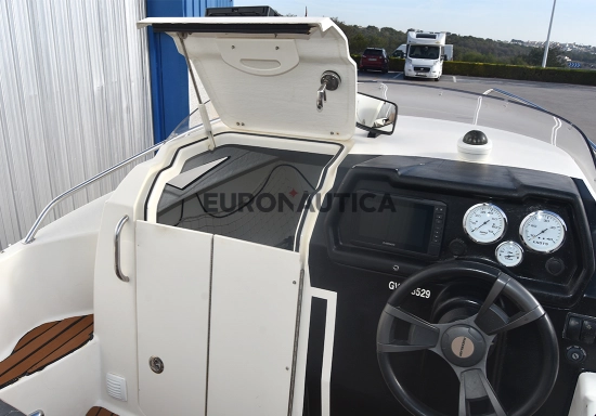 Quicksilver 455 Cabin usado à venda