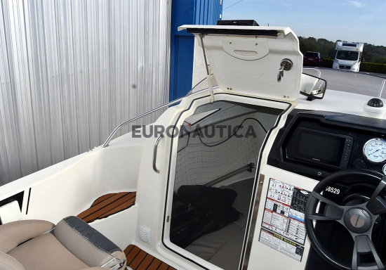Quicksilver 455 Cabin usado à venda
