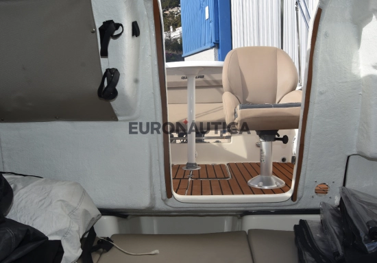 Quicksilver 455 Cabin usado à venda