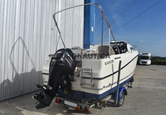Quicksilver 455 Cabin usado à venda