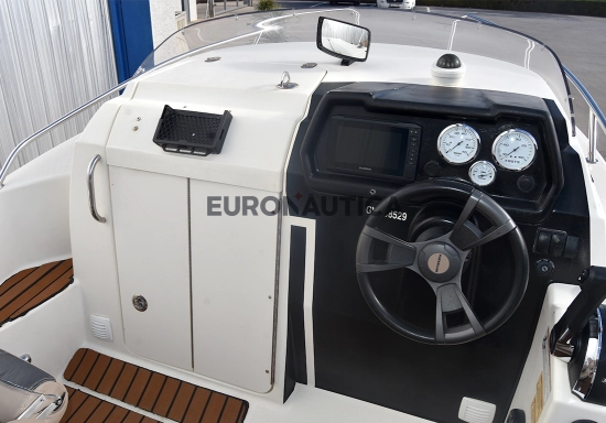 Quicksilver 455 Cabin usado à venda