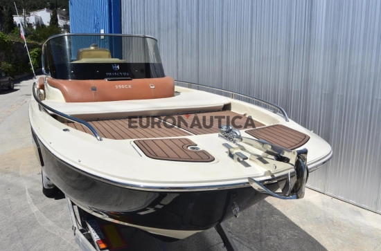 Invictus Yacht Cx250 usata in vendita