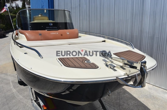 Invictus Yacht Cx250 usata in vendita