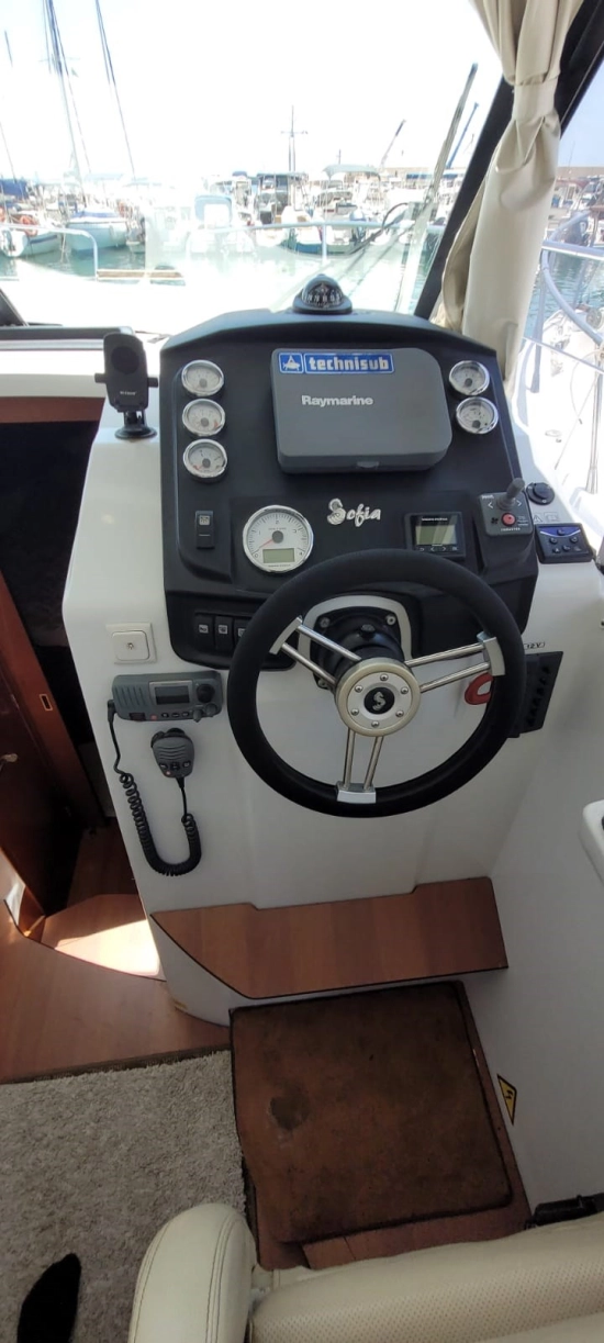 Beneteau Antares 30 FLY usado à venda