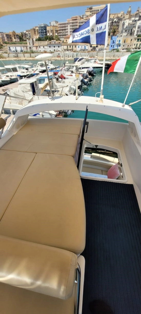 Beneteau Antares 30 FLY usado à venda