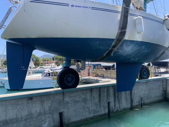 Cantiere del Pardo Grand Soleil 35 usado à venda