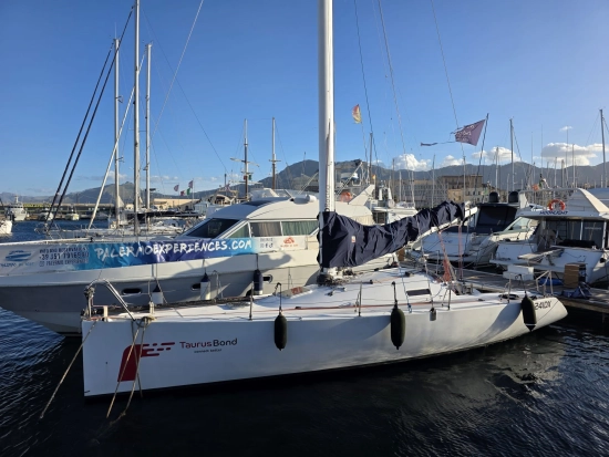 Maxi Dolphin Giro 34’ One Design usata in vendita