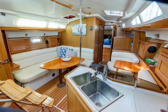 Catalina Yachts 375 usata in vendita