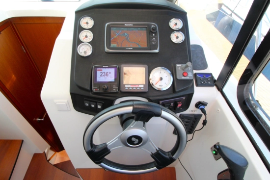 Beneteau Antares 30 Fly usado à venda