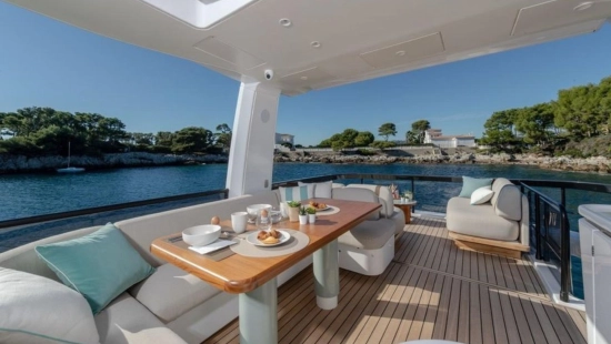 Azimut Fly 62 usata in vendita