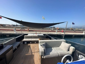 Magnum Marine 53 usata in vendita