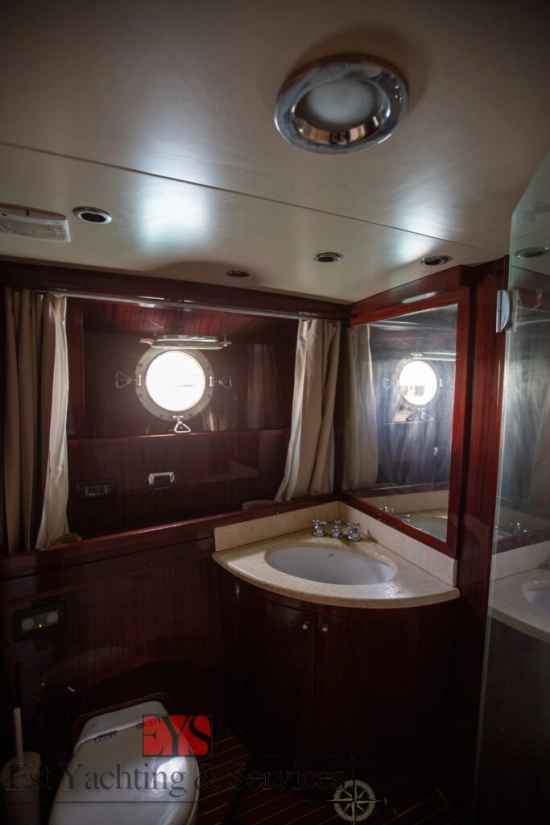 Benetti 33 usado à venda